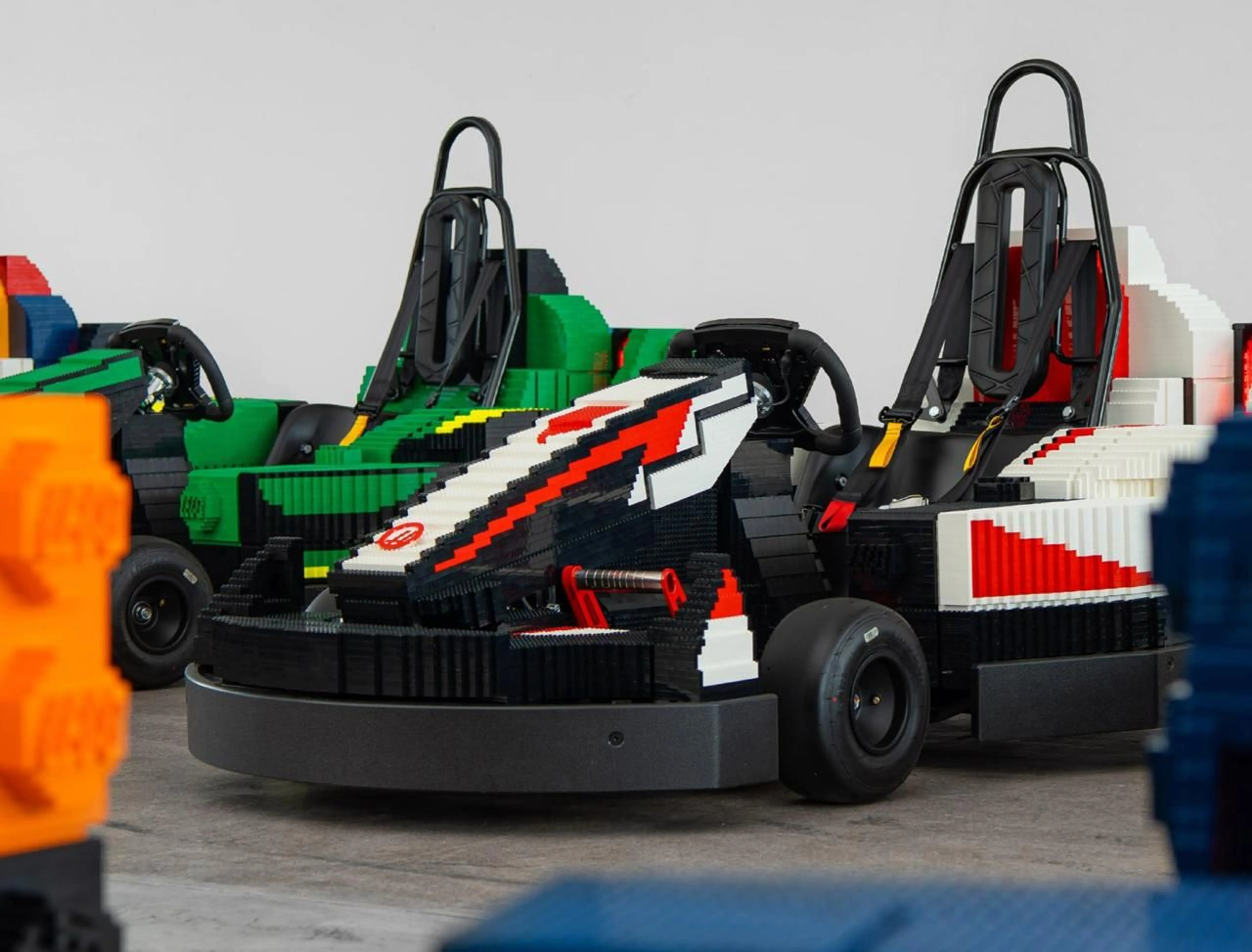 LEGO создала 22 движущихся мини-кара для Формулы-1