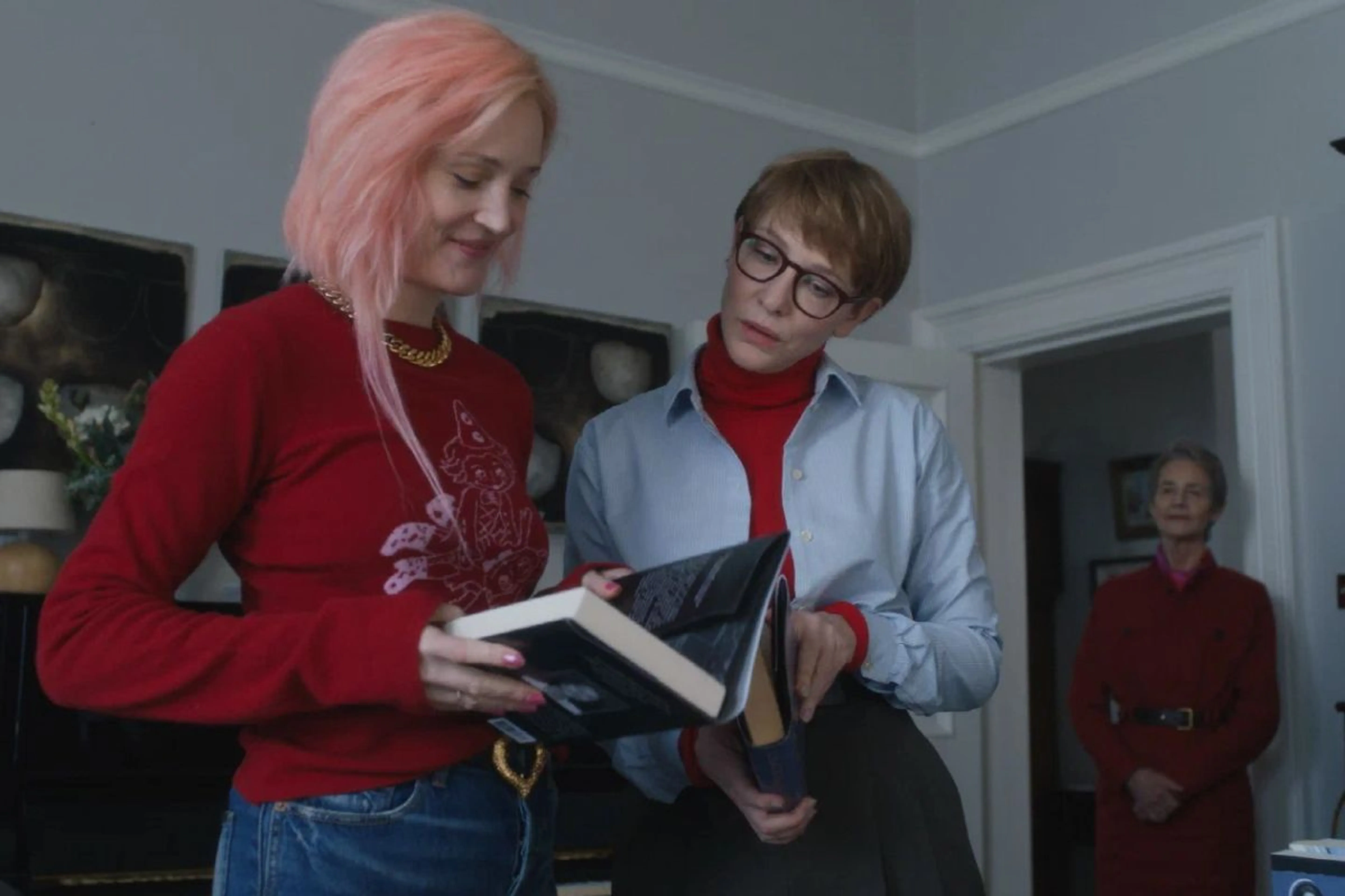 Кадр из фильма "Отец мать сестра брат"