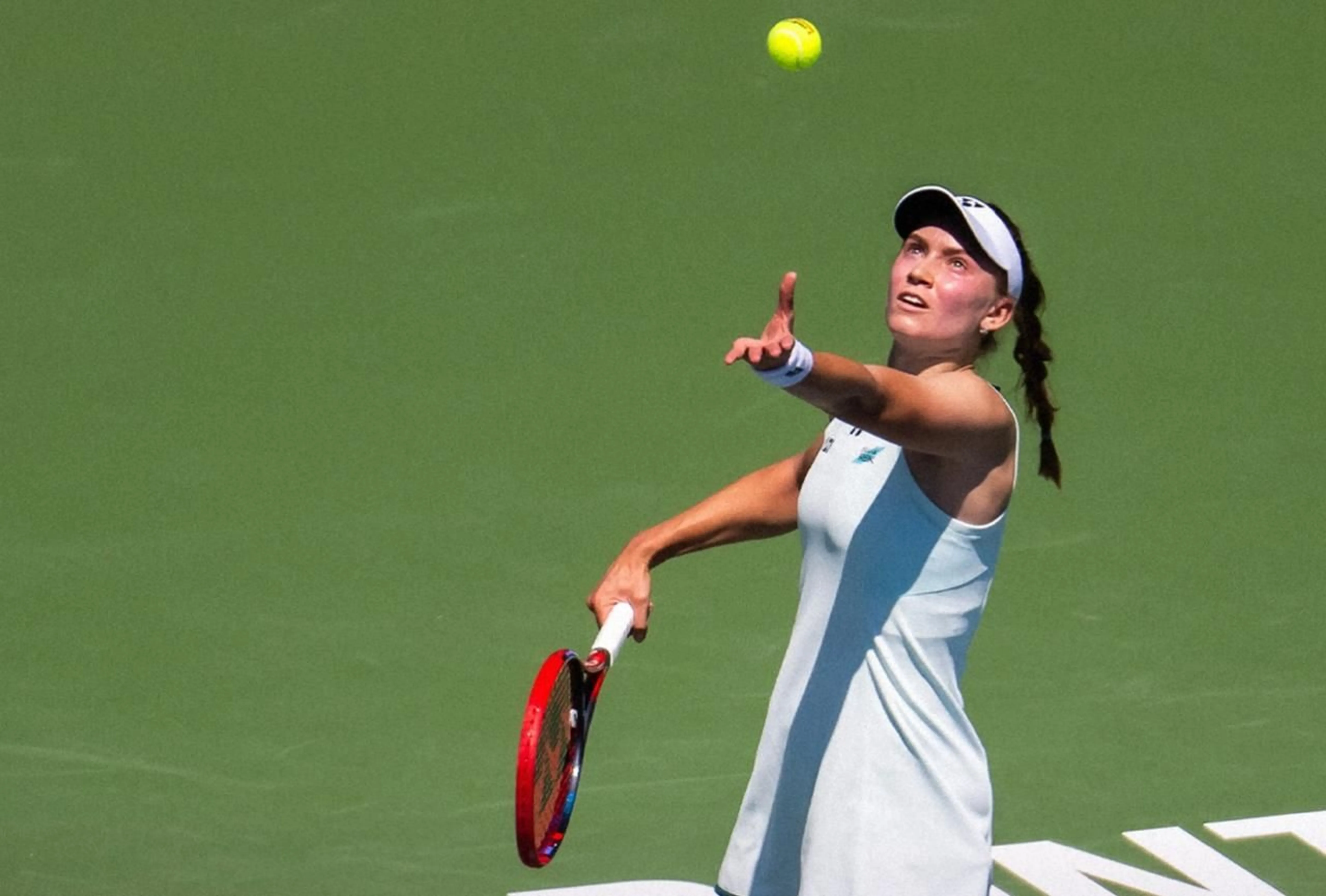 Елена Рыбакина с победы начала турнир WTA 1000 в Торонто