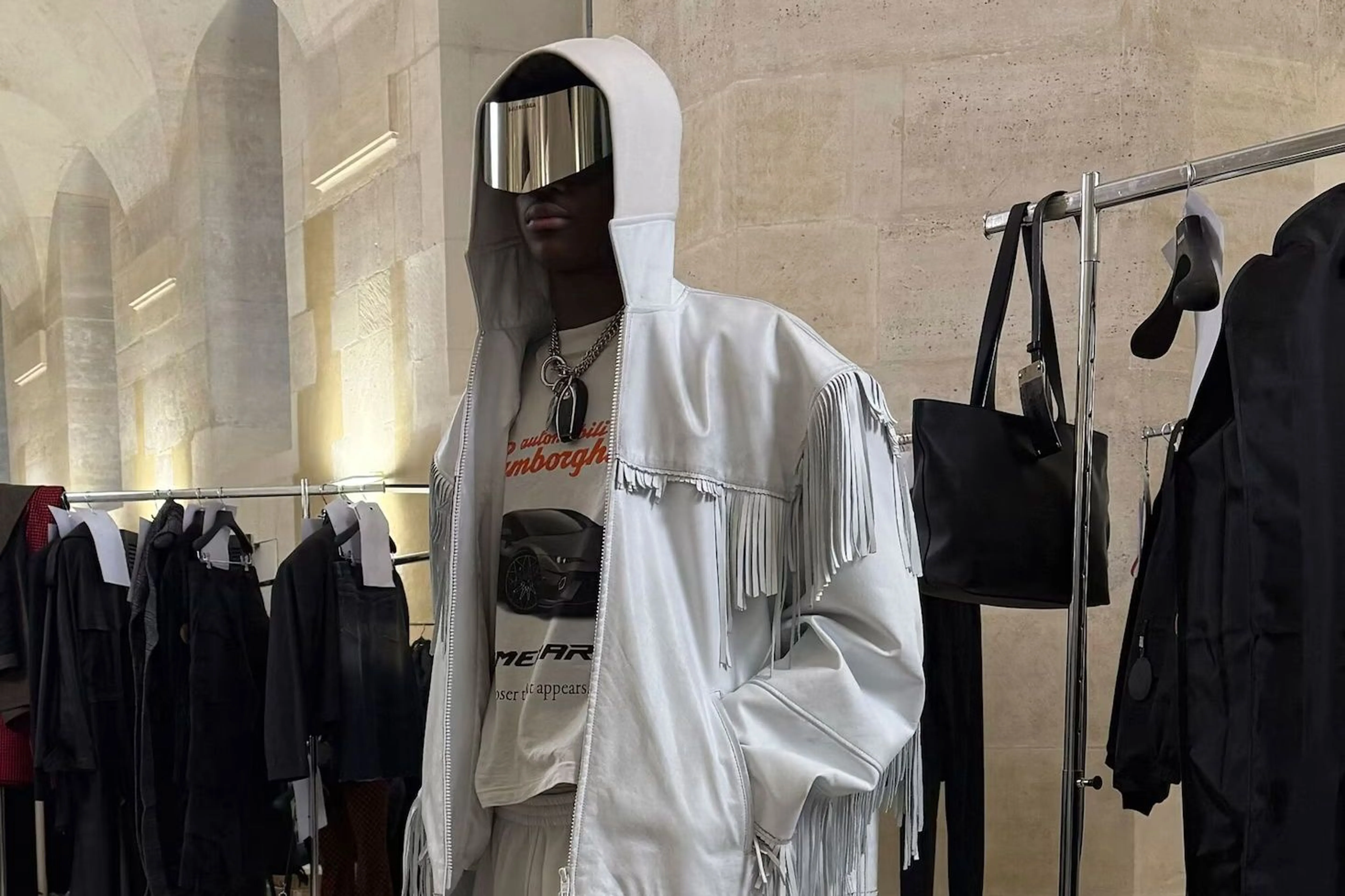 Balenciaga и Lamborghini выпустят совместную коллекцию одежды