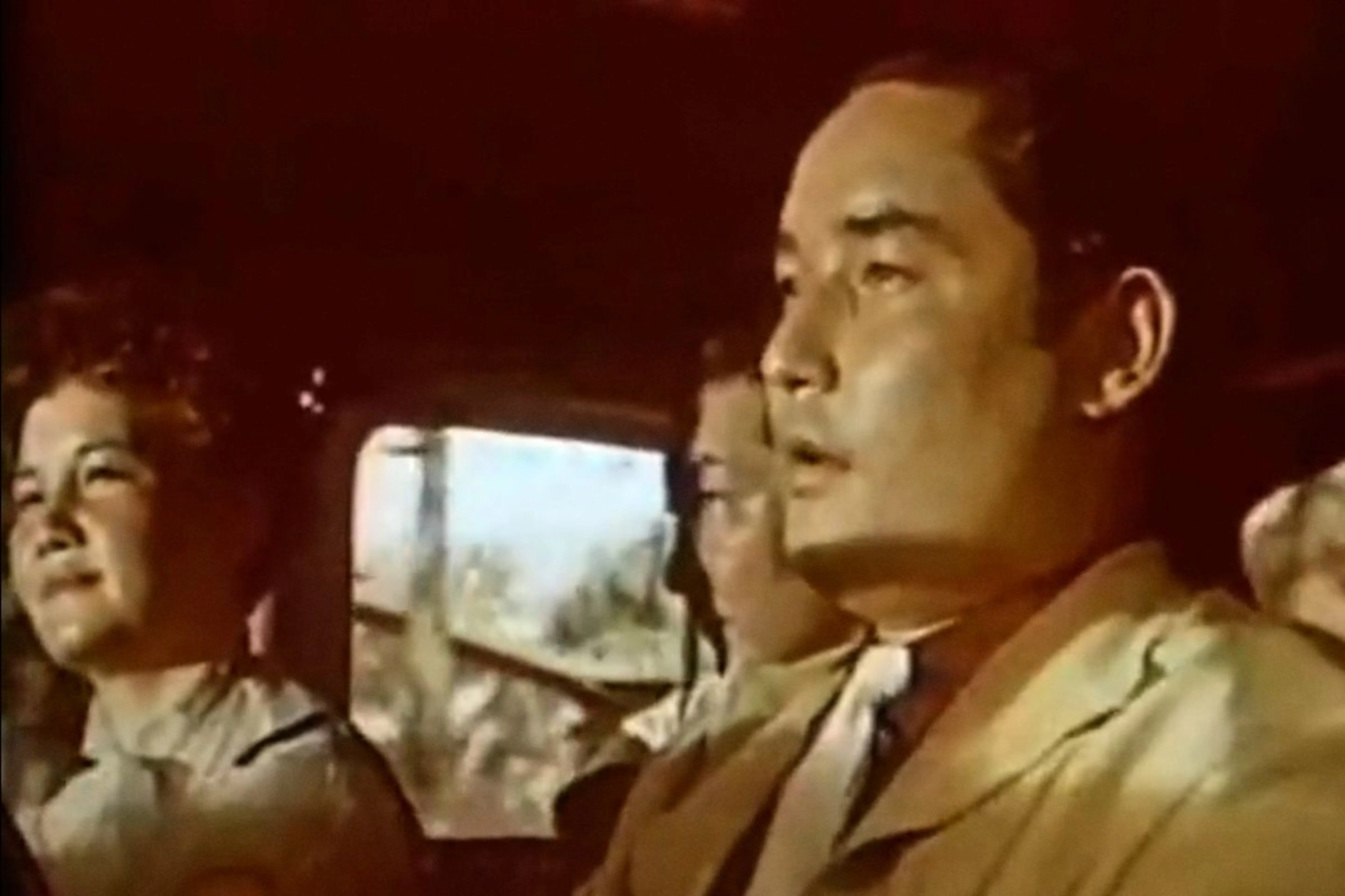 Кадр из фильма "Наш милый доктор"