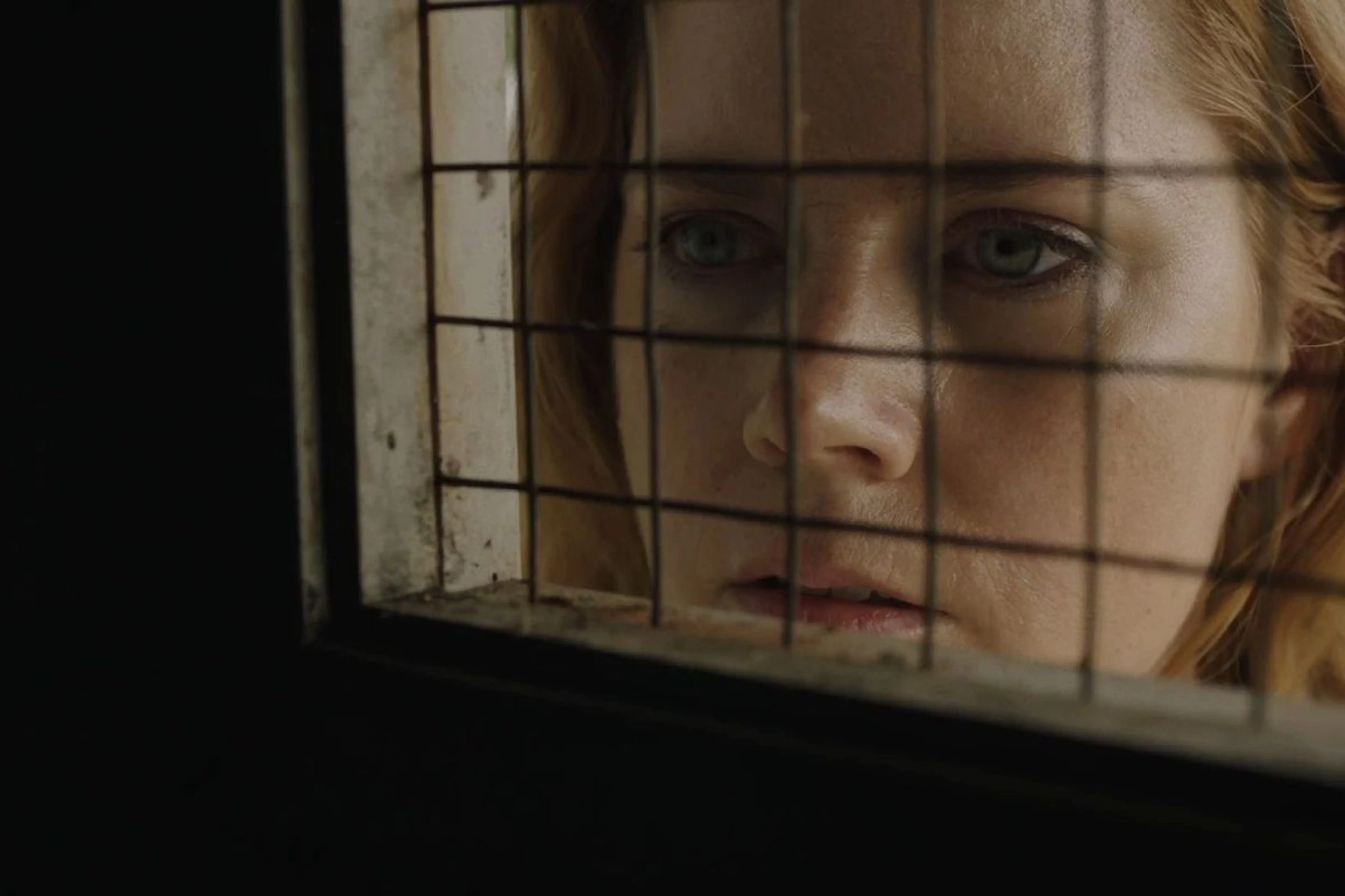 Кадр из сериала "Острые предметы"