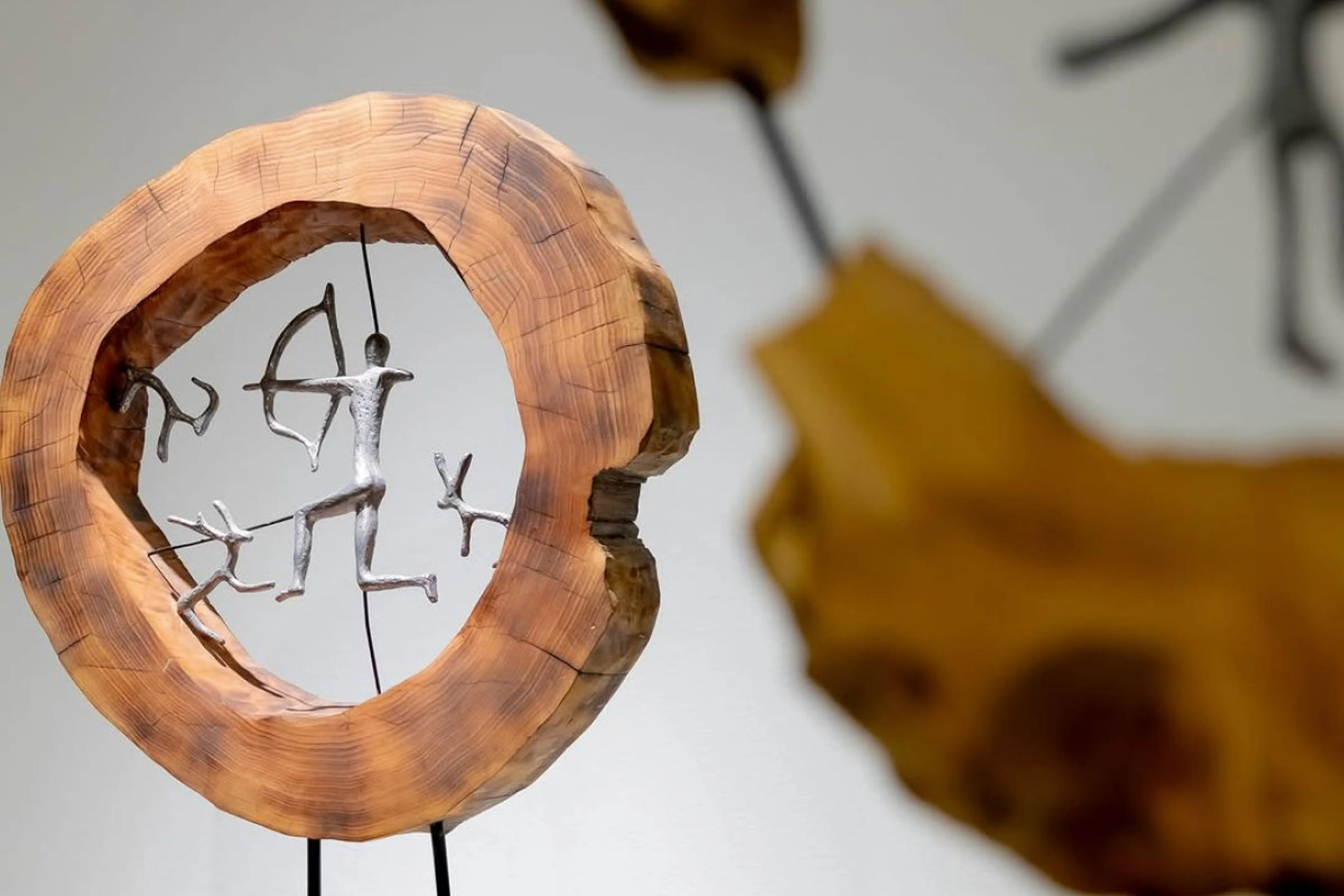 Instagram / esentaigallery