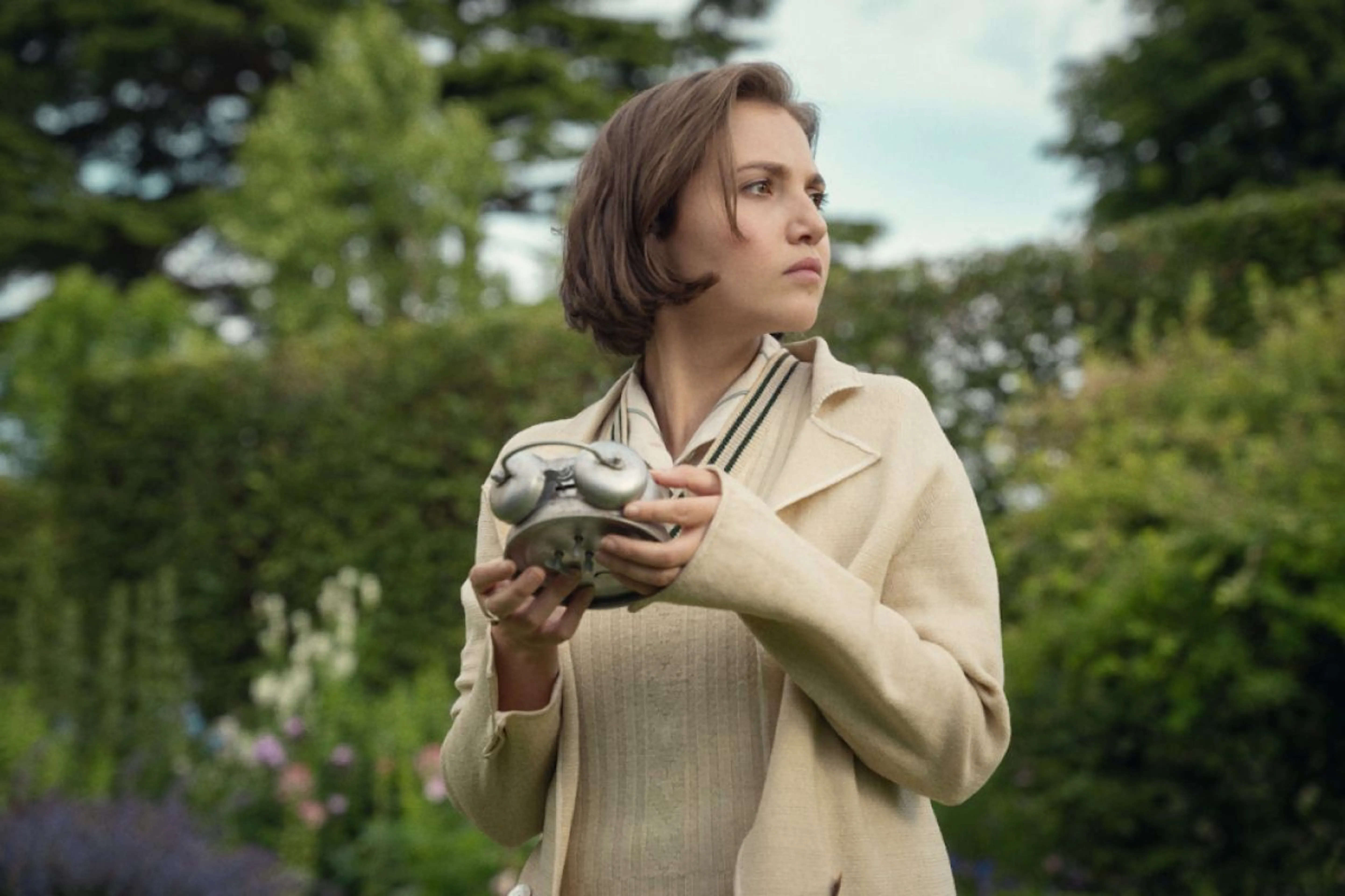 Кадр из сериала "Тайна семи циферблатов"