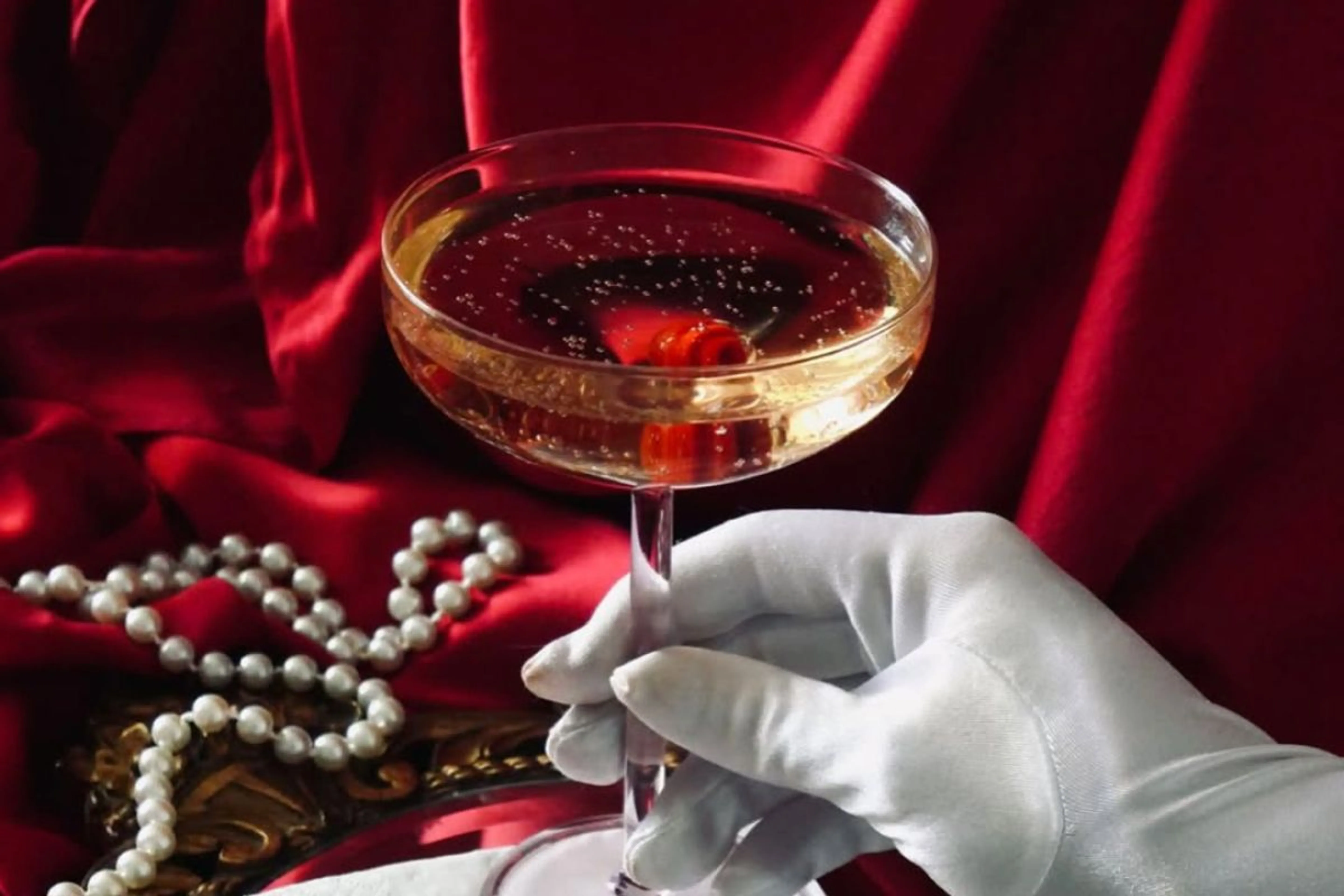 Instagram / lola.champagne.bar&nbsp;